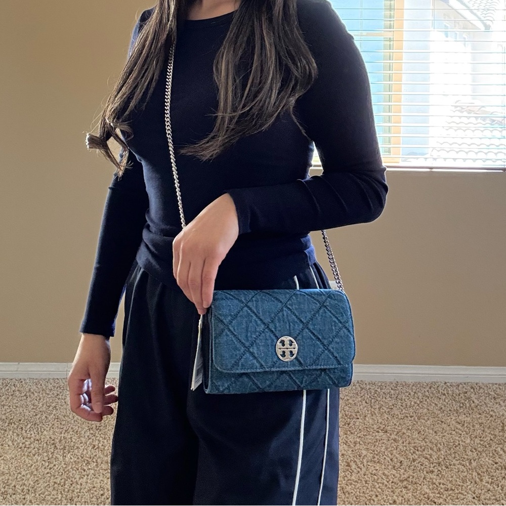NWT , tory burch crossbody Stylish Blue Quilted Chain Bag - Picture 12 of 14
